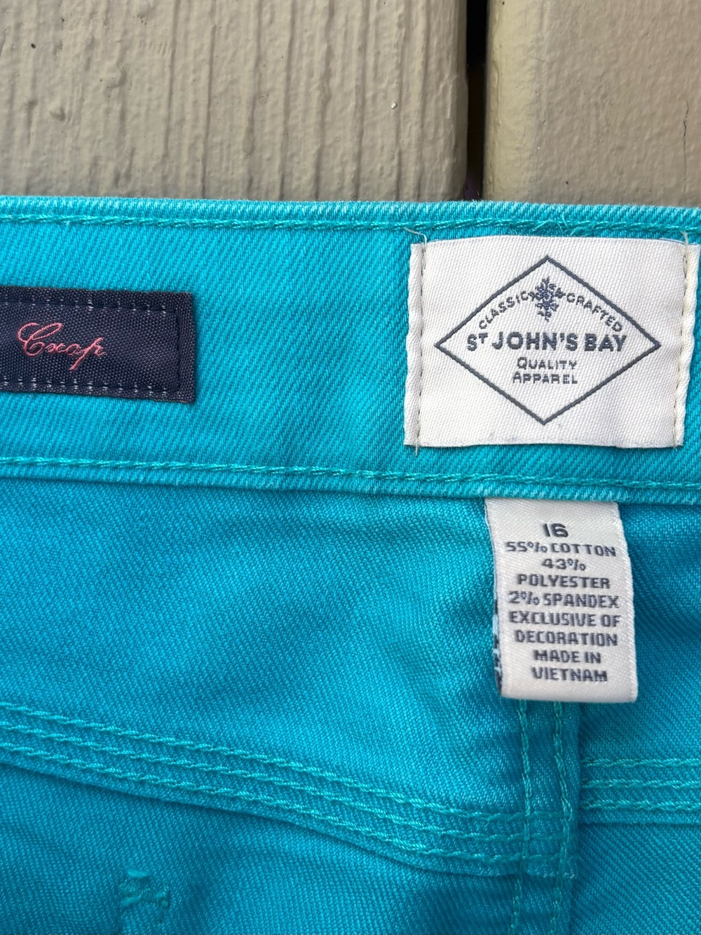 ST. JOHN’S BAY Woman’s turquoise cropped jeans,Size: 16 - Picture 5 of 7